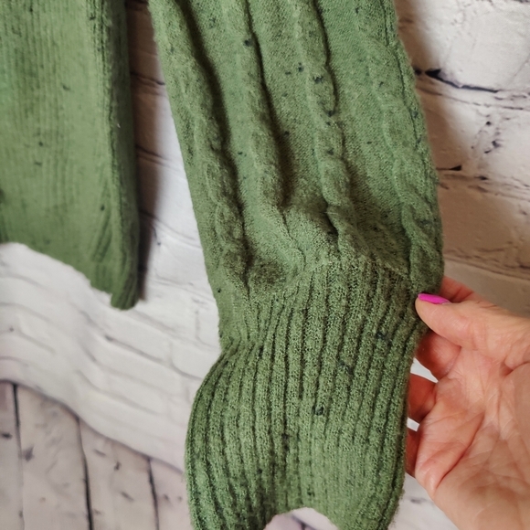 Love Scarlet V-Neck Sweater In Tea Leaf NWT Size Large - Picture 4 of 9